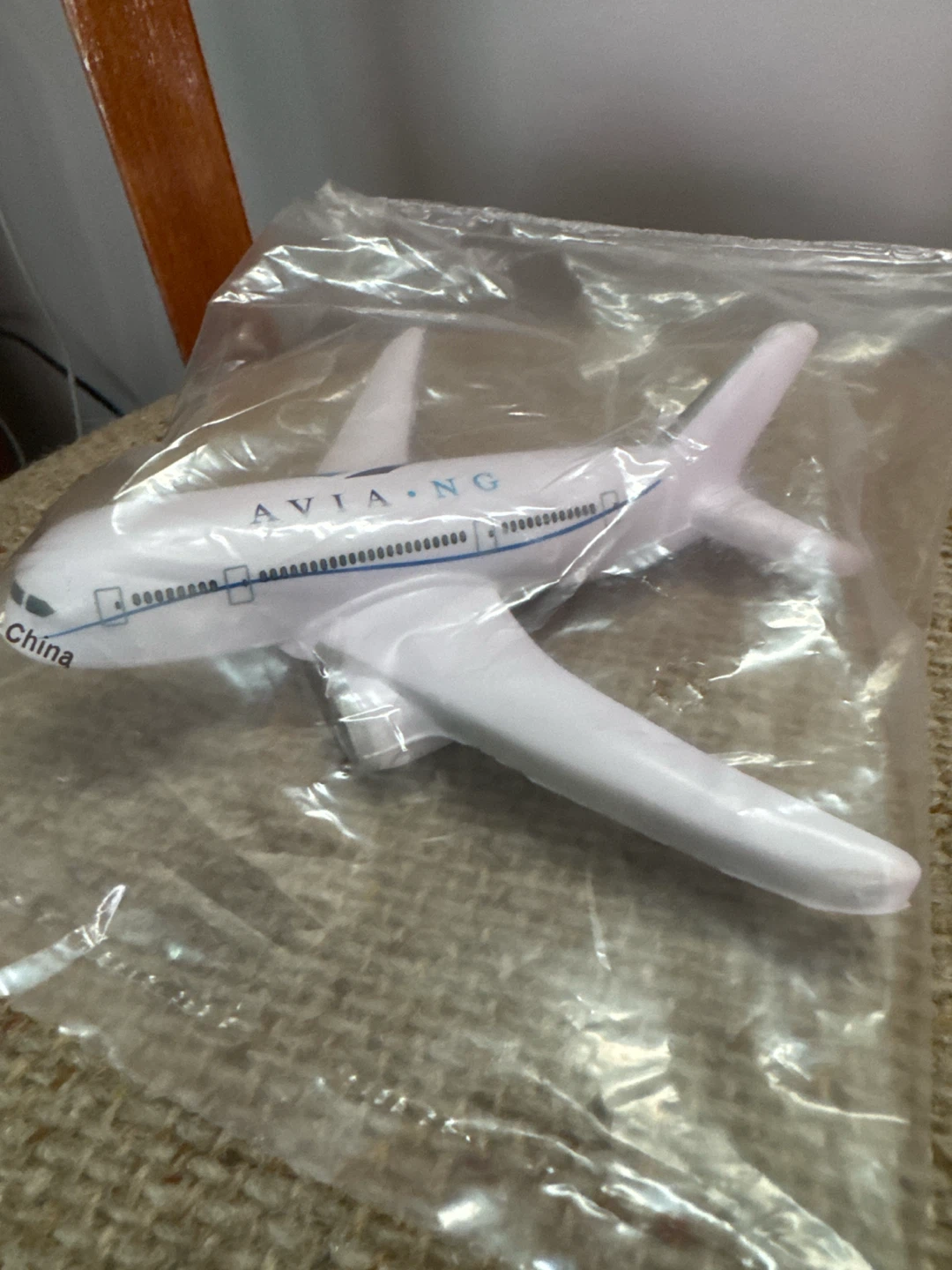 AVIA.NG Airplane small rubber Model Toy