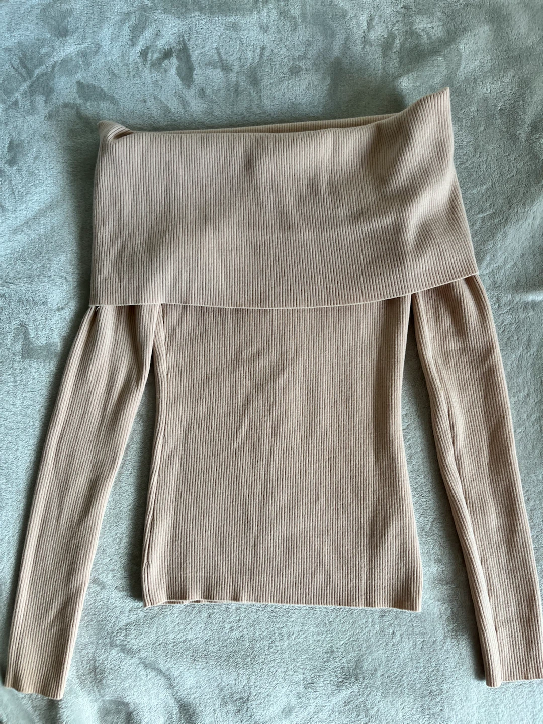 Aritzia Wilfred Off-the-Shoulder Ribbed Sweater
