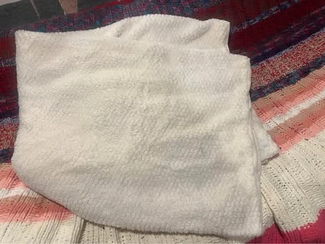 White Fleece Throw Blanket - photo 2