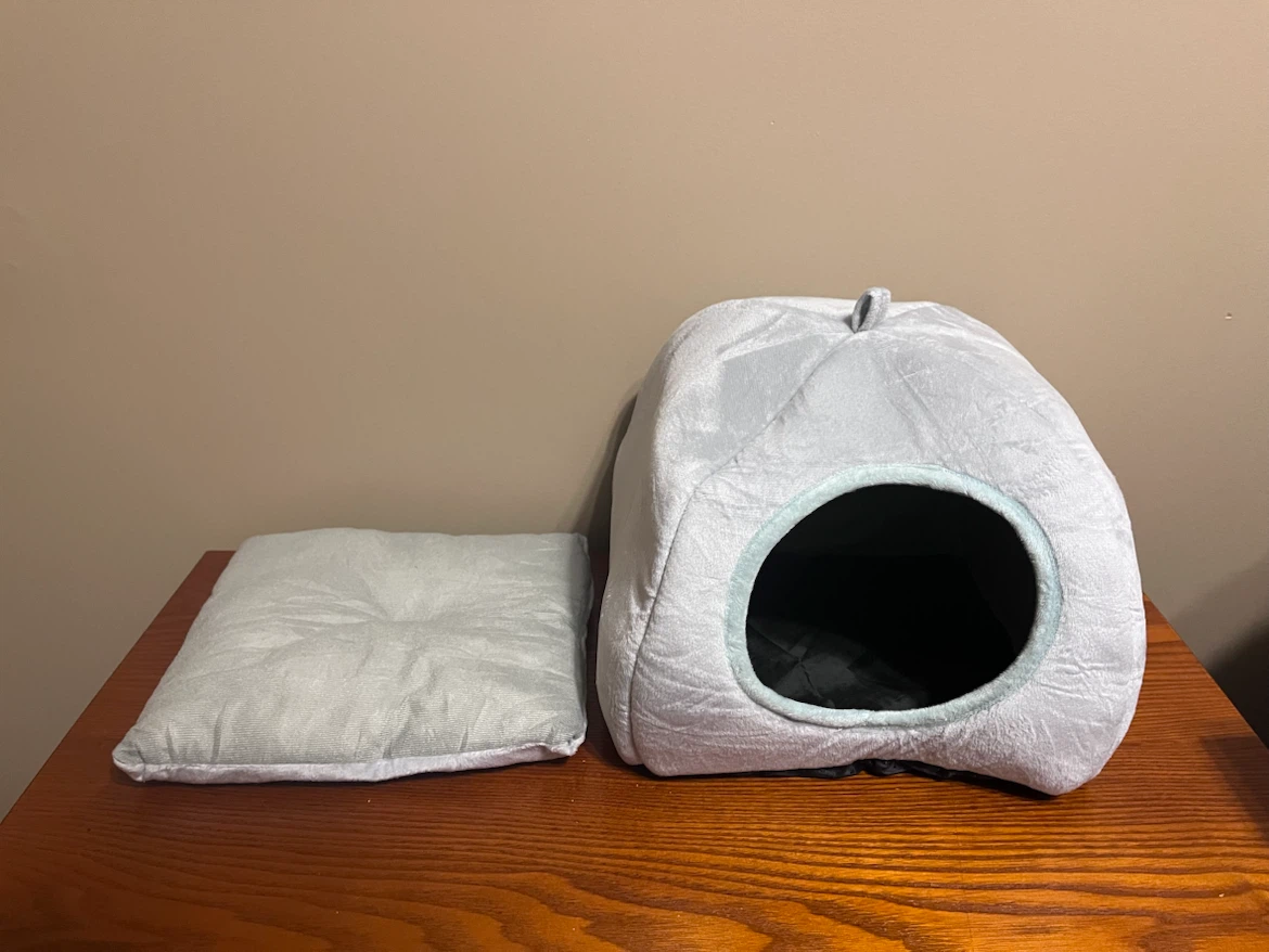GREY GUINEA PIG BED, PINK CAT BED - photo 2