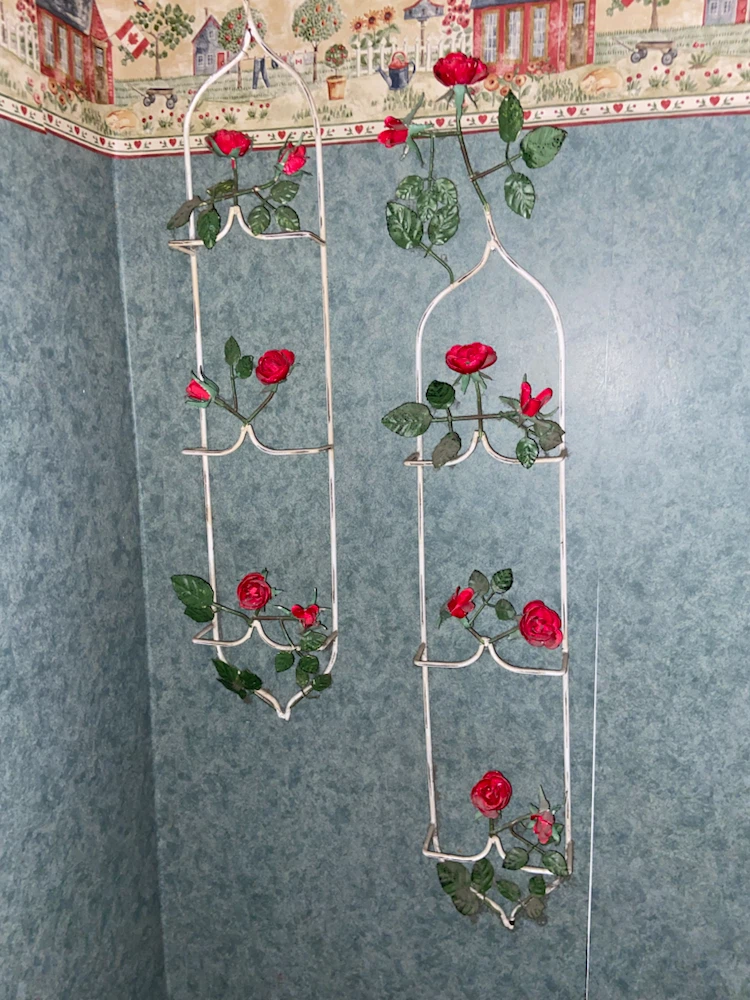 White Metal Rose Trellis Wall Decor (Set of 2)