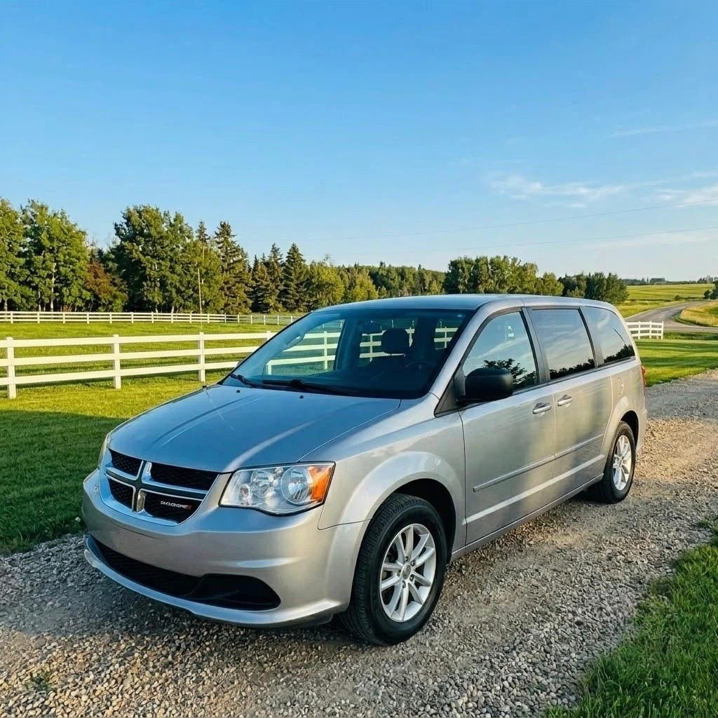Silver Dodge Grand Caravan SXT Minivan - photo 3