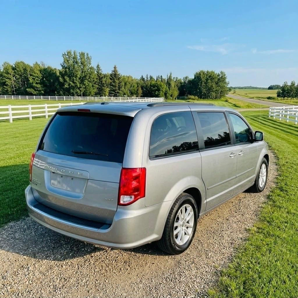 Silver Dodge Grand Caravan SXT Minivan - photo 5