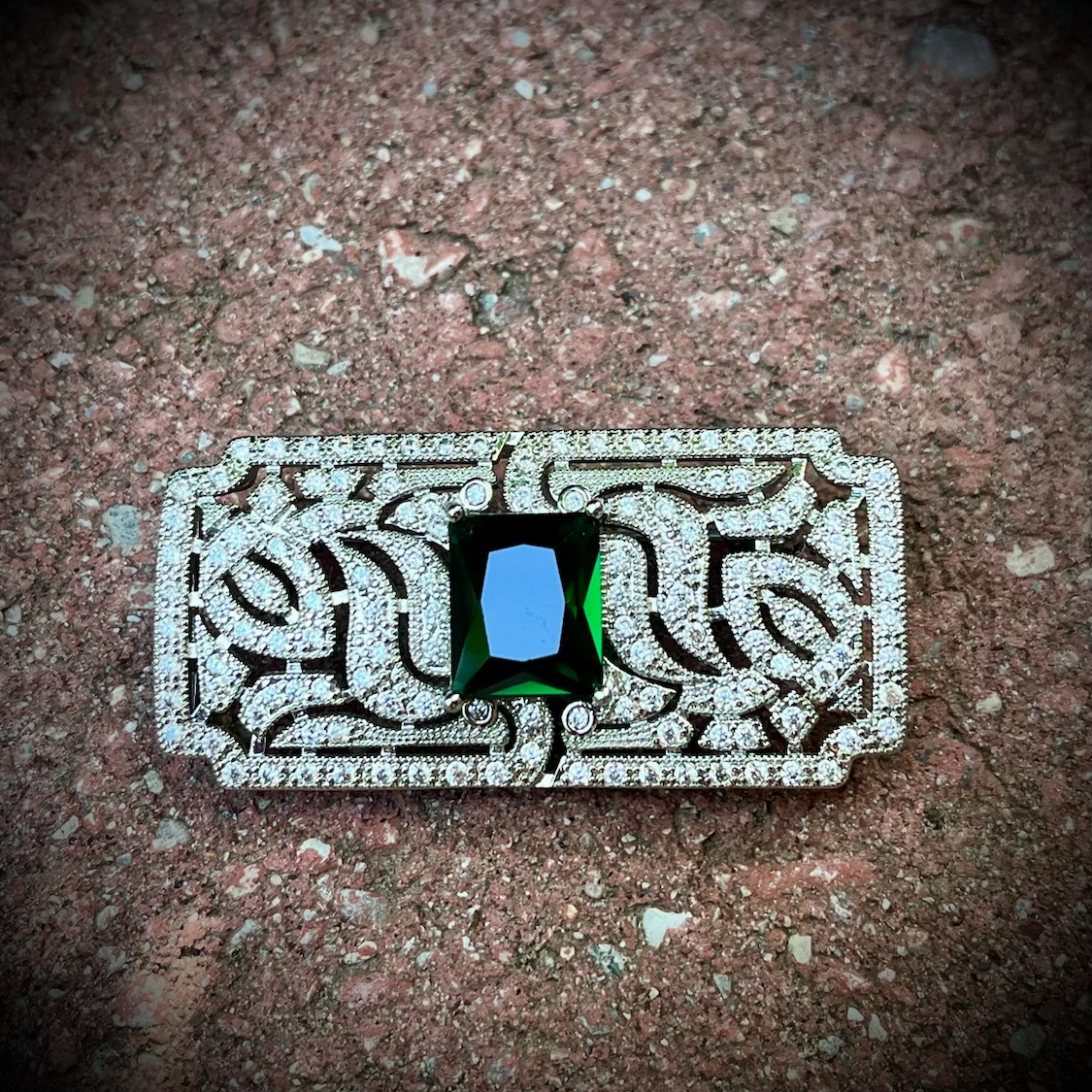 NEW Brooch with Green Stone 🧷