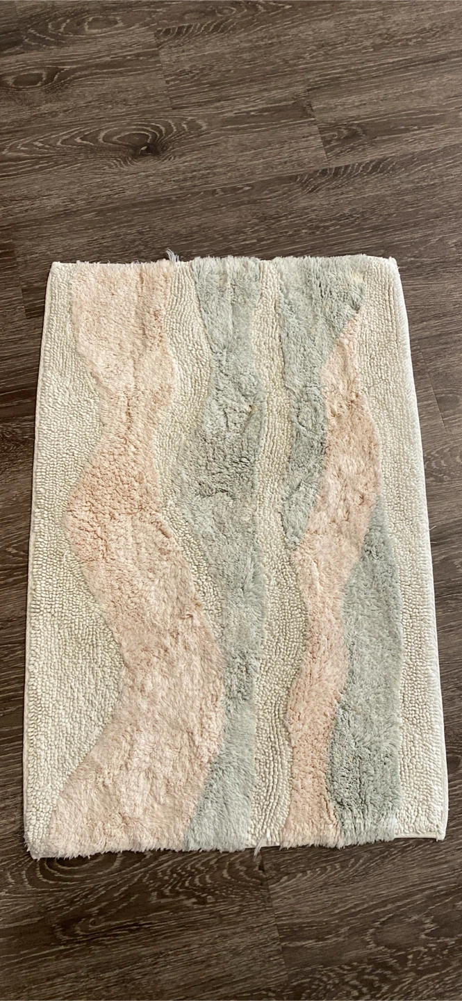 Bath Mat with Wavy Stripe Pattern - photo 2