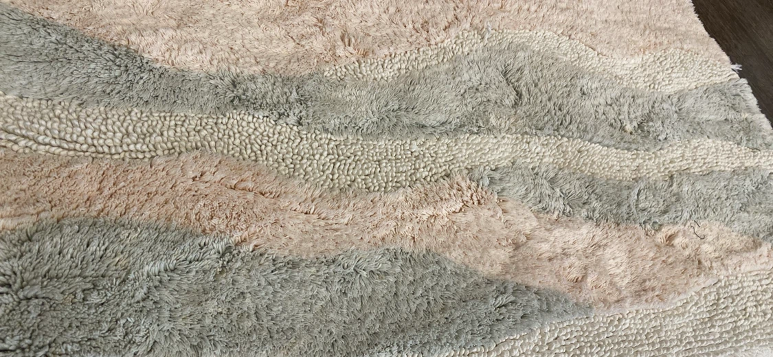Bath Mat with Wavy Stripe Pattern - photo 3