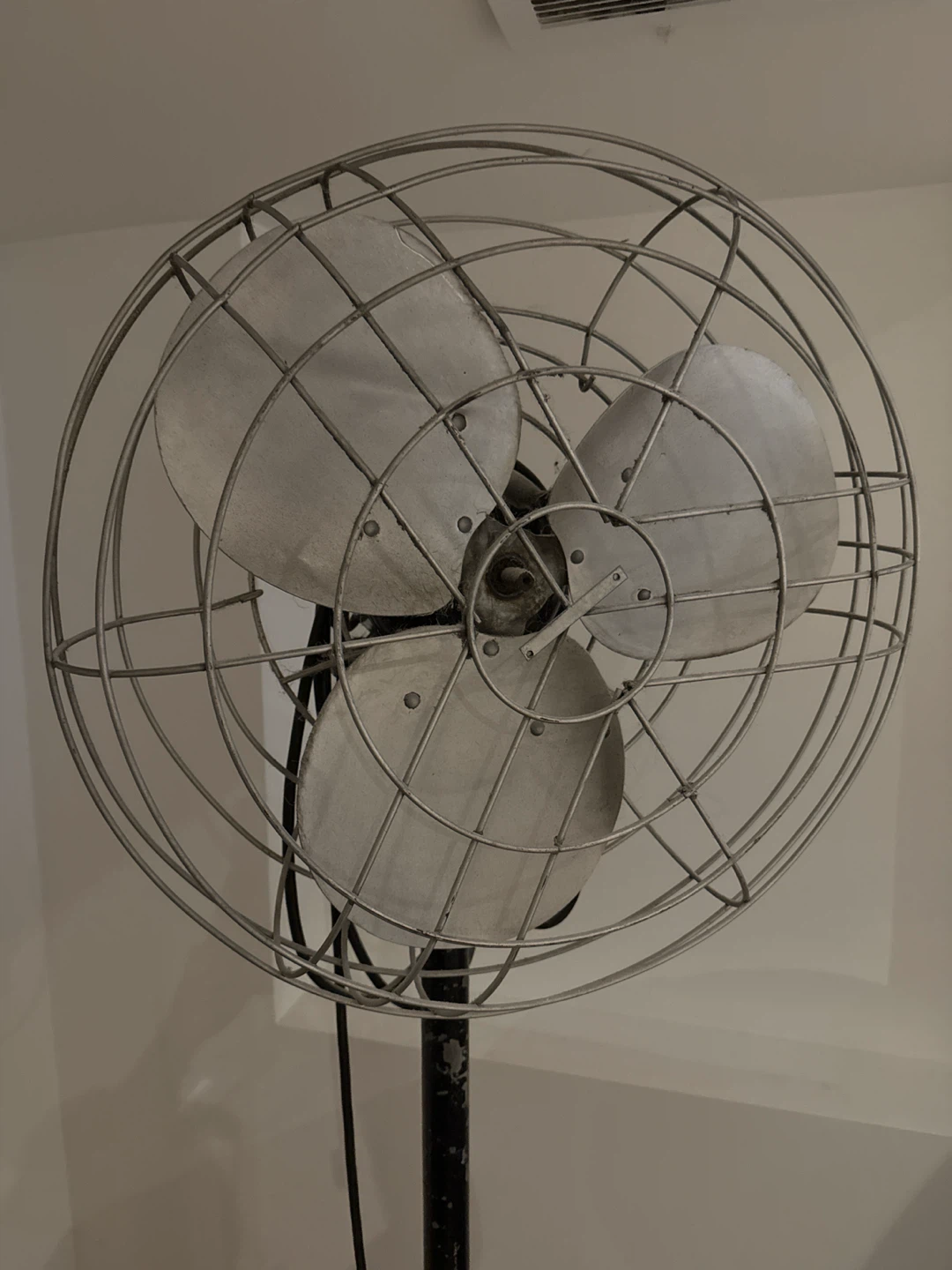 Vintage Hoover Floor Fan - photo 2