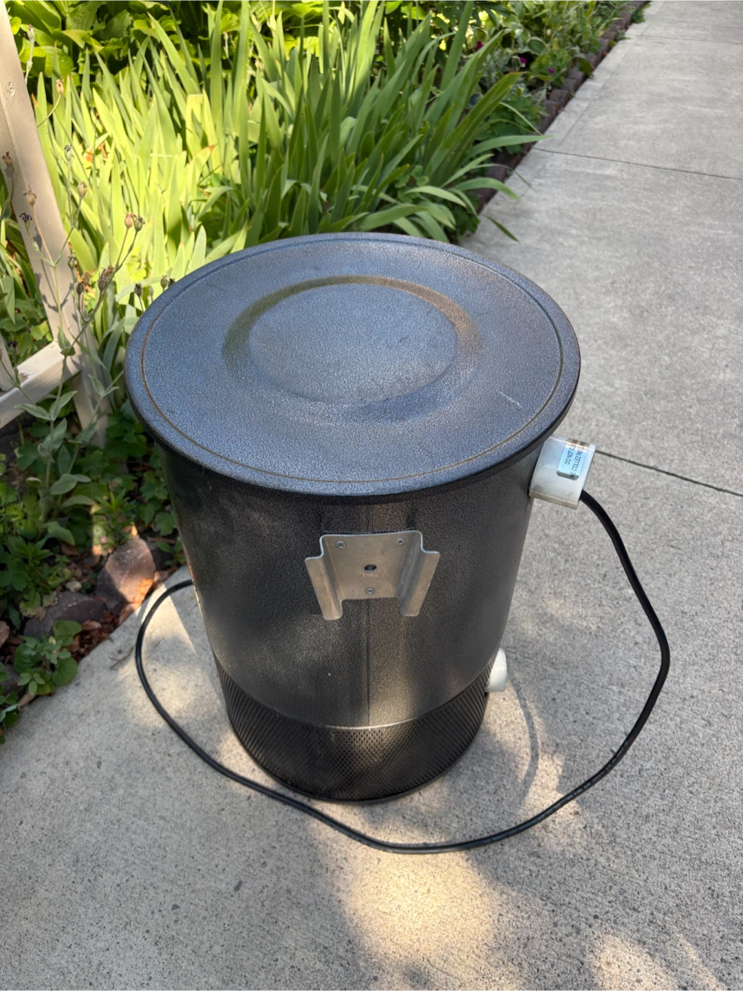 Electrolux Trash Compactor - photo 2