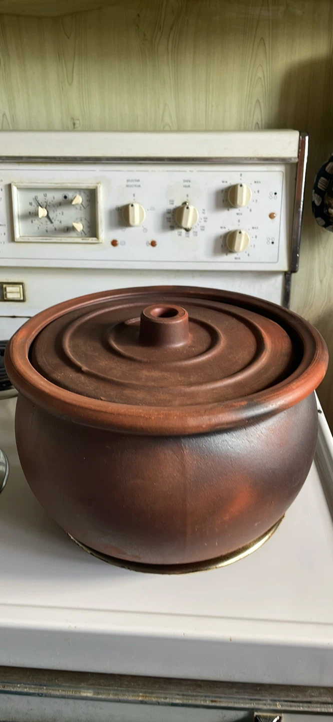 Terracotta Clay cooking pot with lid