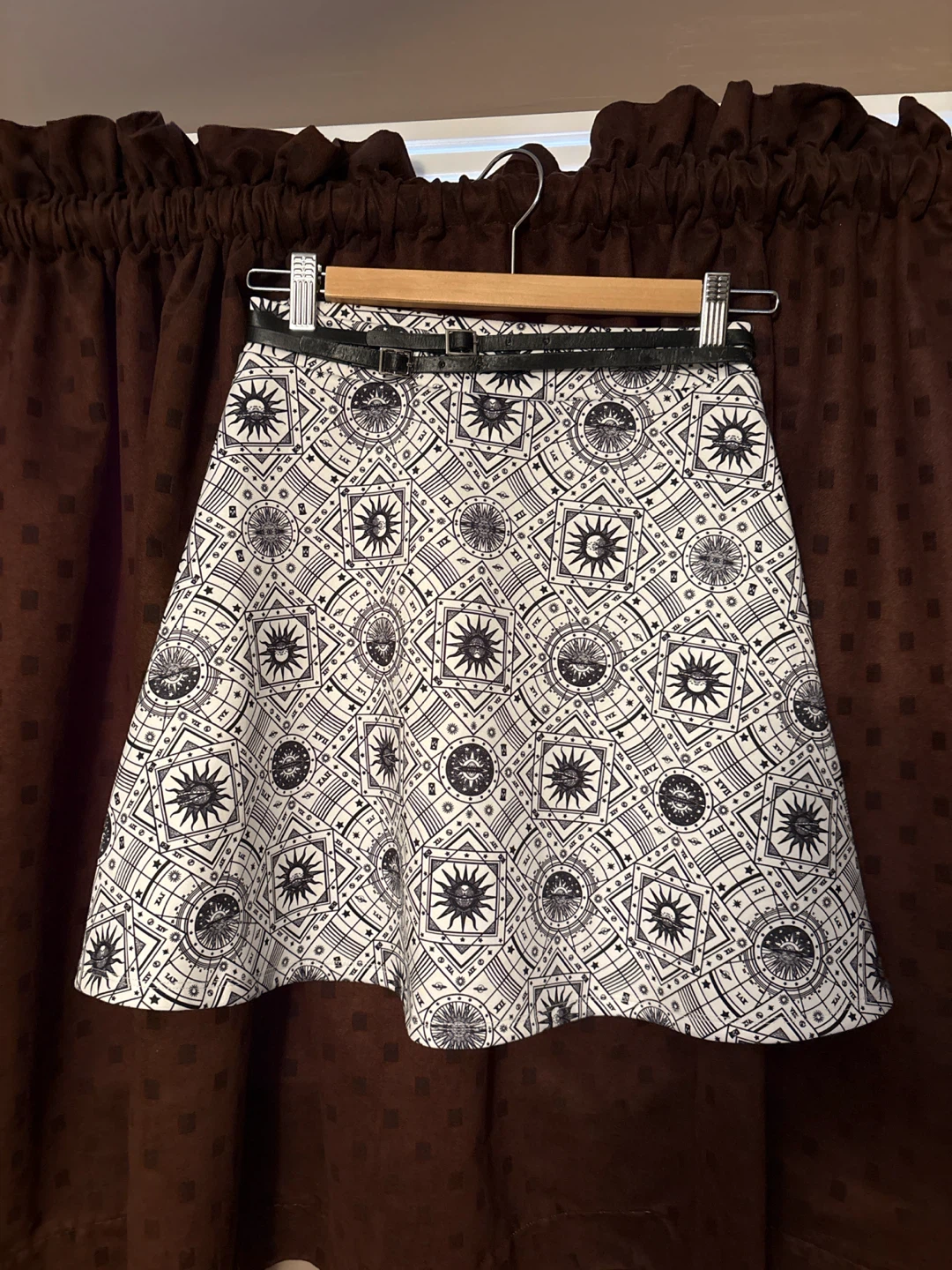 Splash-Black and White Celestial Print Skirt-Size 6