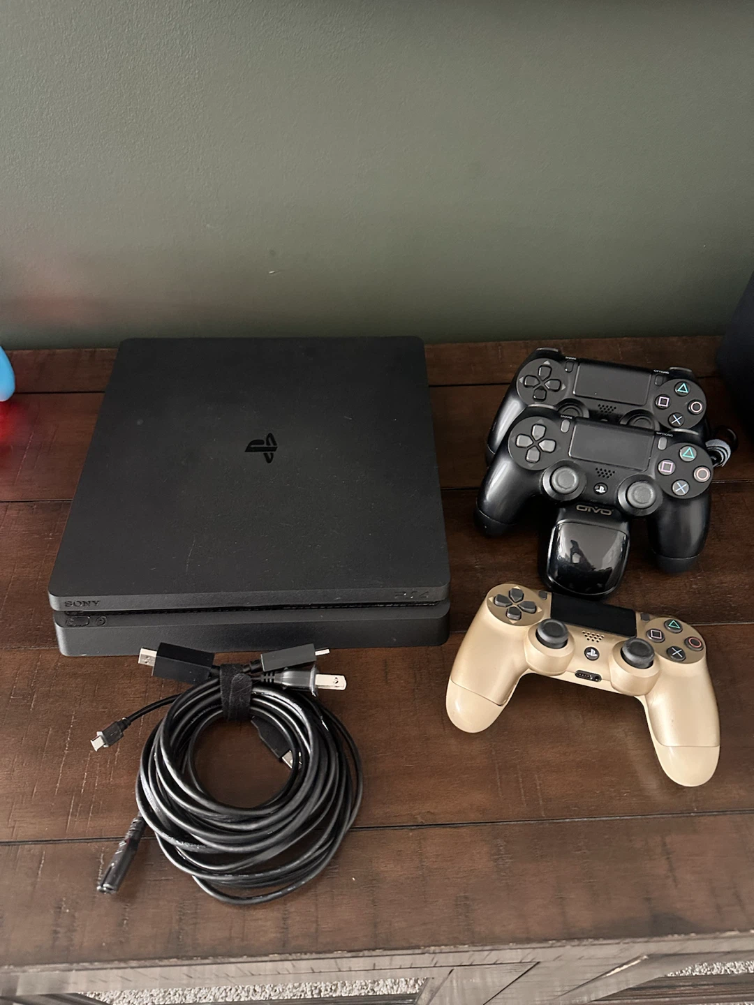 PS4 Slim 500GB Bundle with 3 Controllers