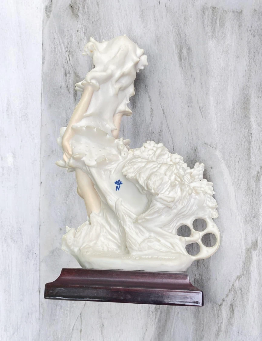 Giuseppe Armani Lady With Wheel Barrow Flower Cart - photo 4