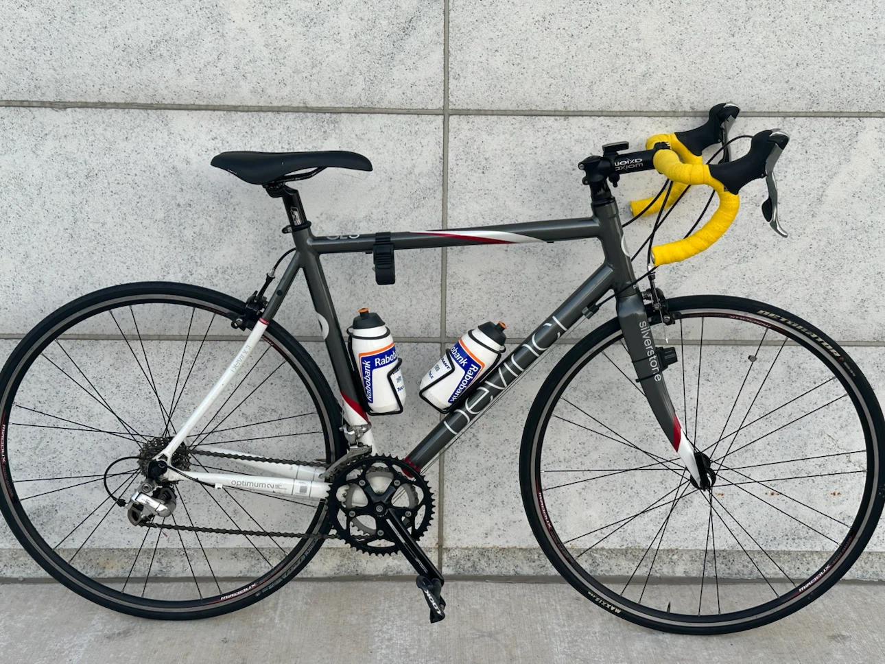 (MINT CONDITION) Devinci Silverstone SL3 Road Bike
