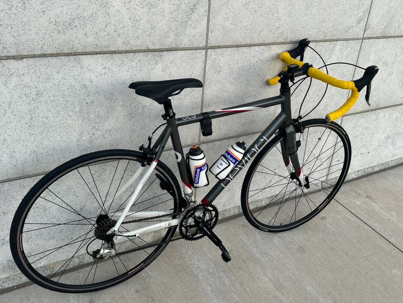 (MINT CONDITION) Devinci Silverstone SL3 Road Bike - photo 2