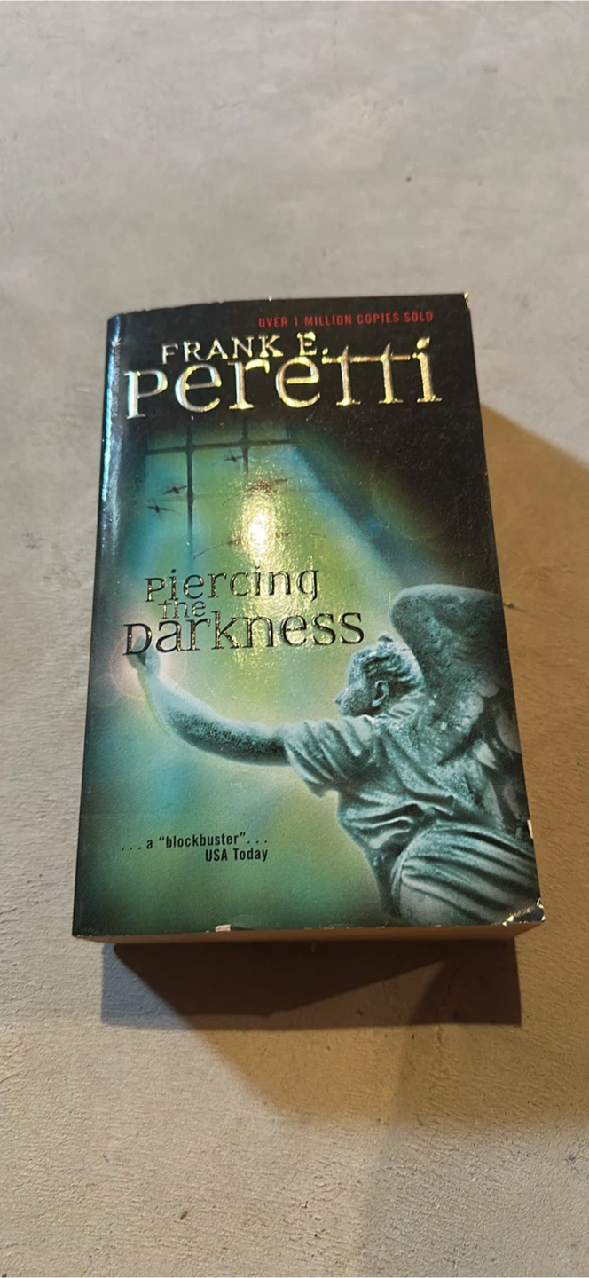 Frank E. Peretti Piercing the Darkness Book