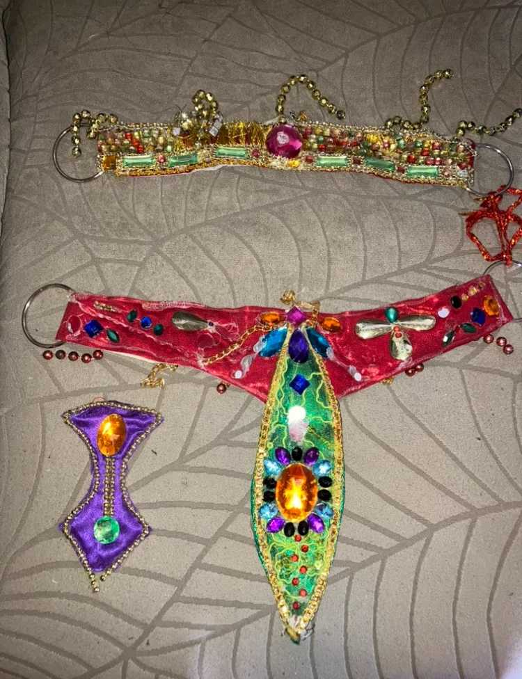 Assorted rhinestone body jewelry and accessories - photo 3