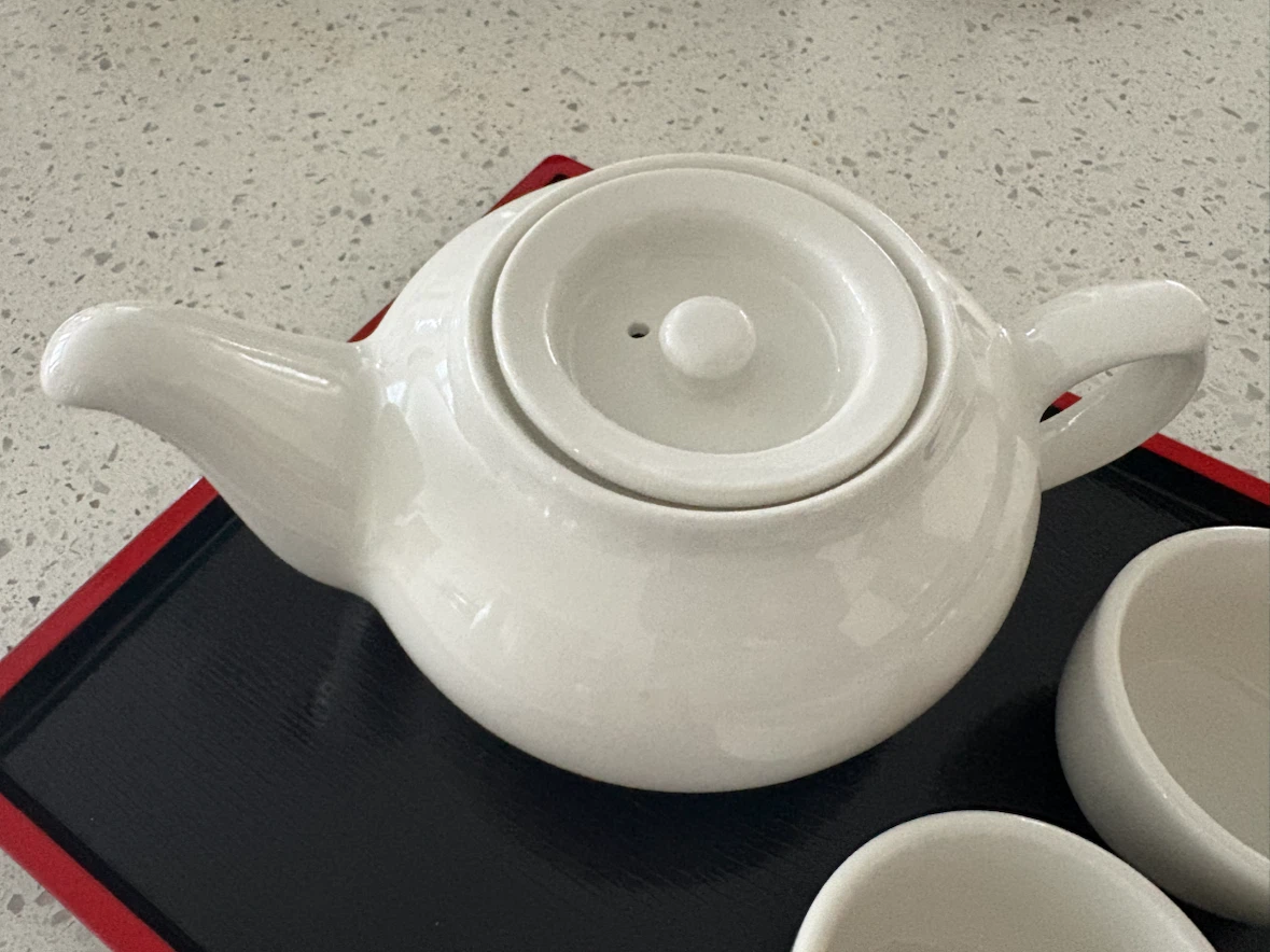 White Ceramic Teapot with 3 Cups and Tray - photo 5