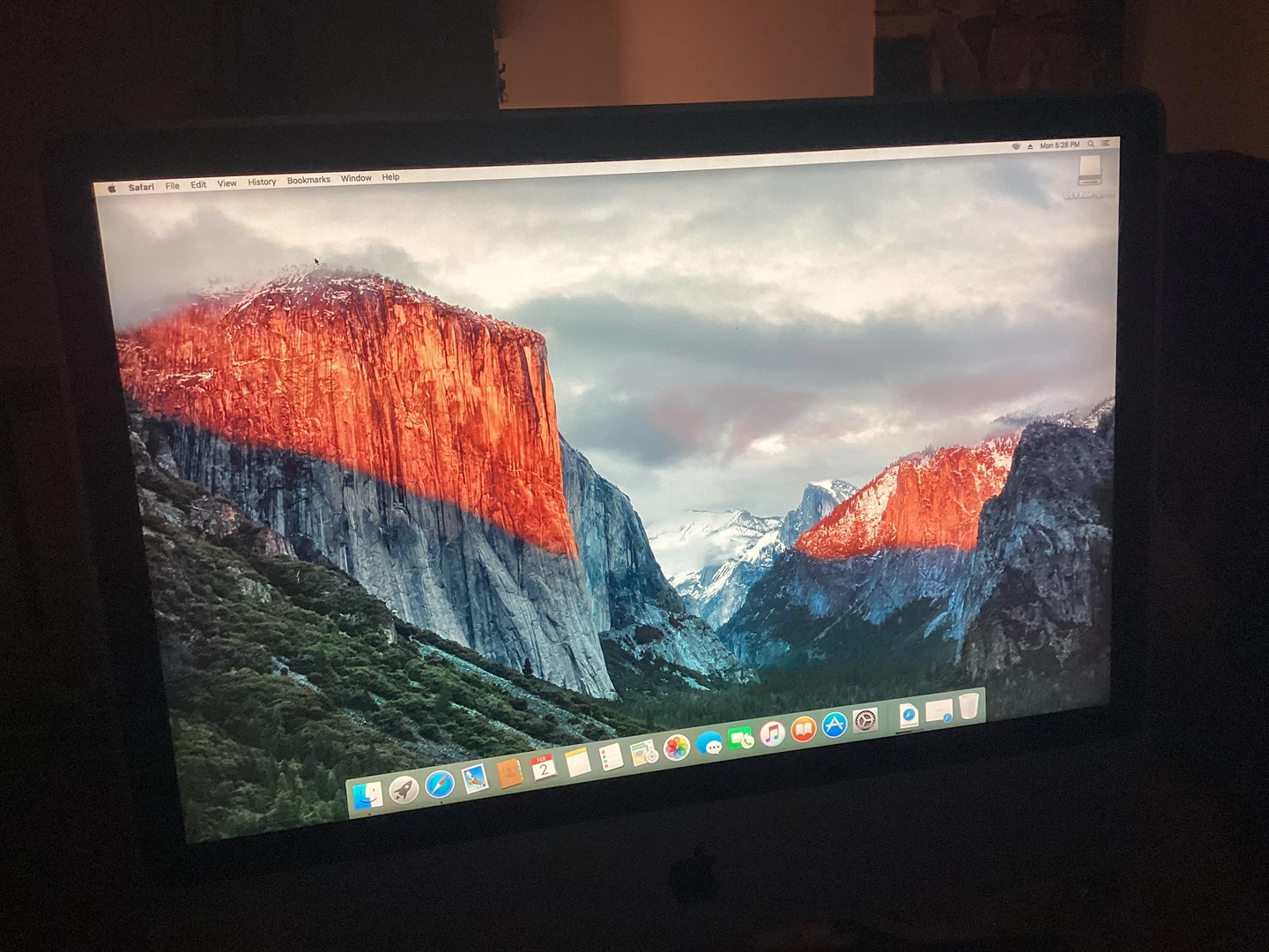 Apple iMac Desktop Computer