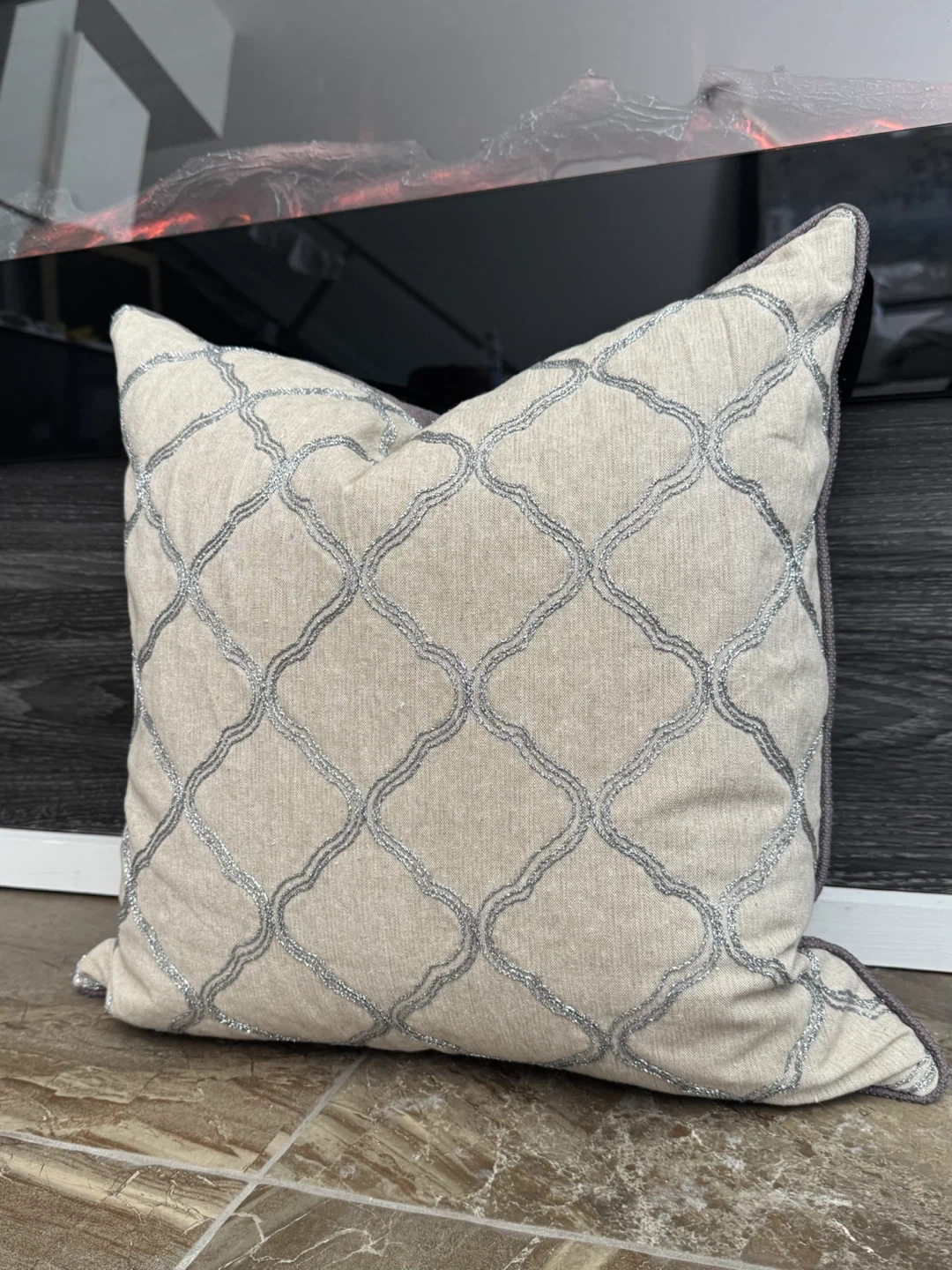 2 day sale! 4pcs Pier 1 Accent Decor Pillows Gold Silver Linen - photo 4