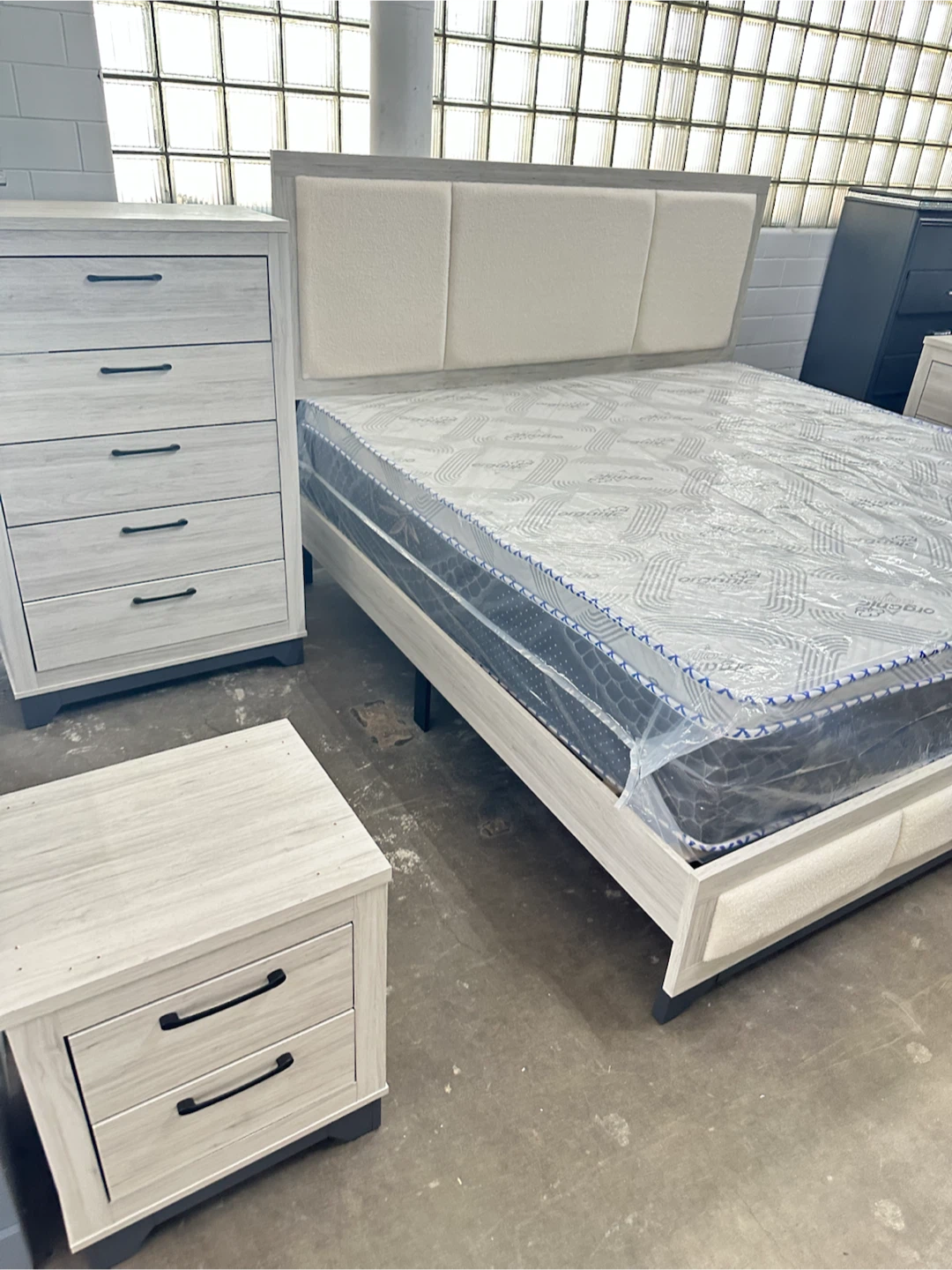 4 piece queen set bed frame mirror dresser nightstand - photo 2