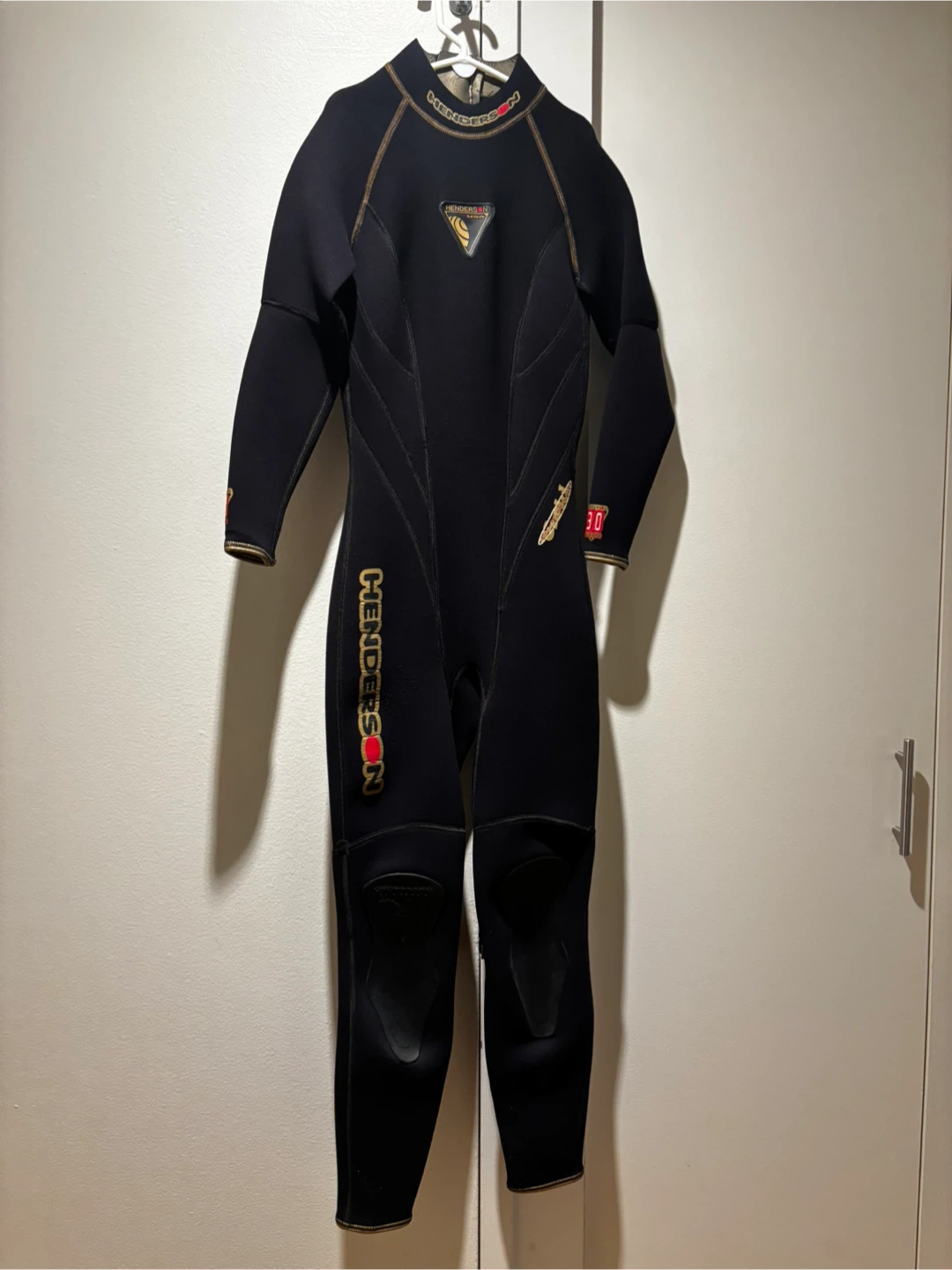 Henderson wetsuit Womens sz 4 Black Scuba Diving / Surf