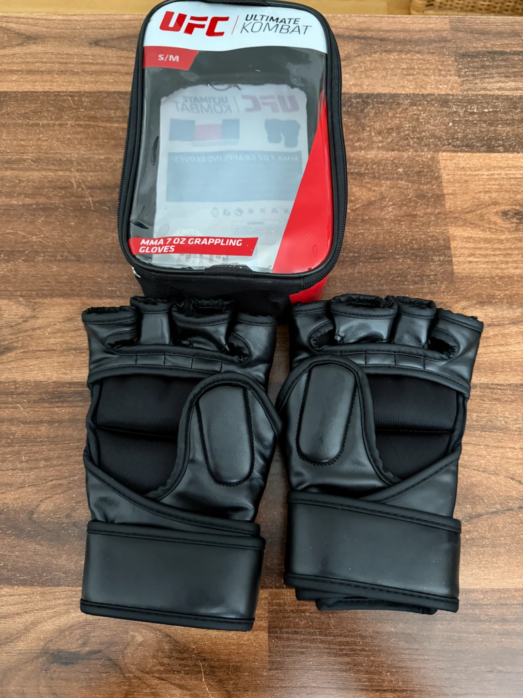UFC MMA 7oz Grappling Gloves - photo 3