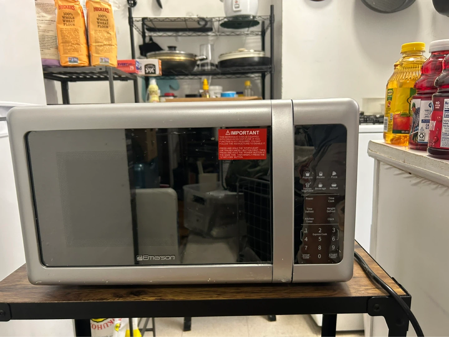 Emerson MW7601SL Microwave Oven