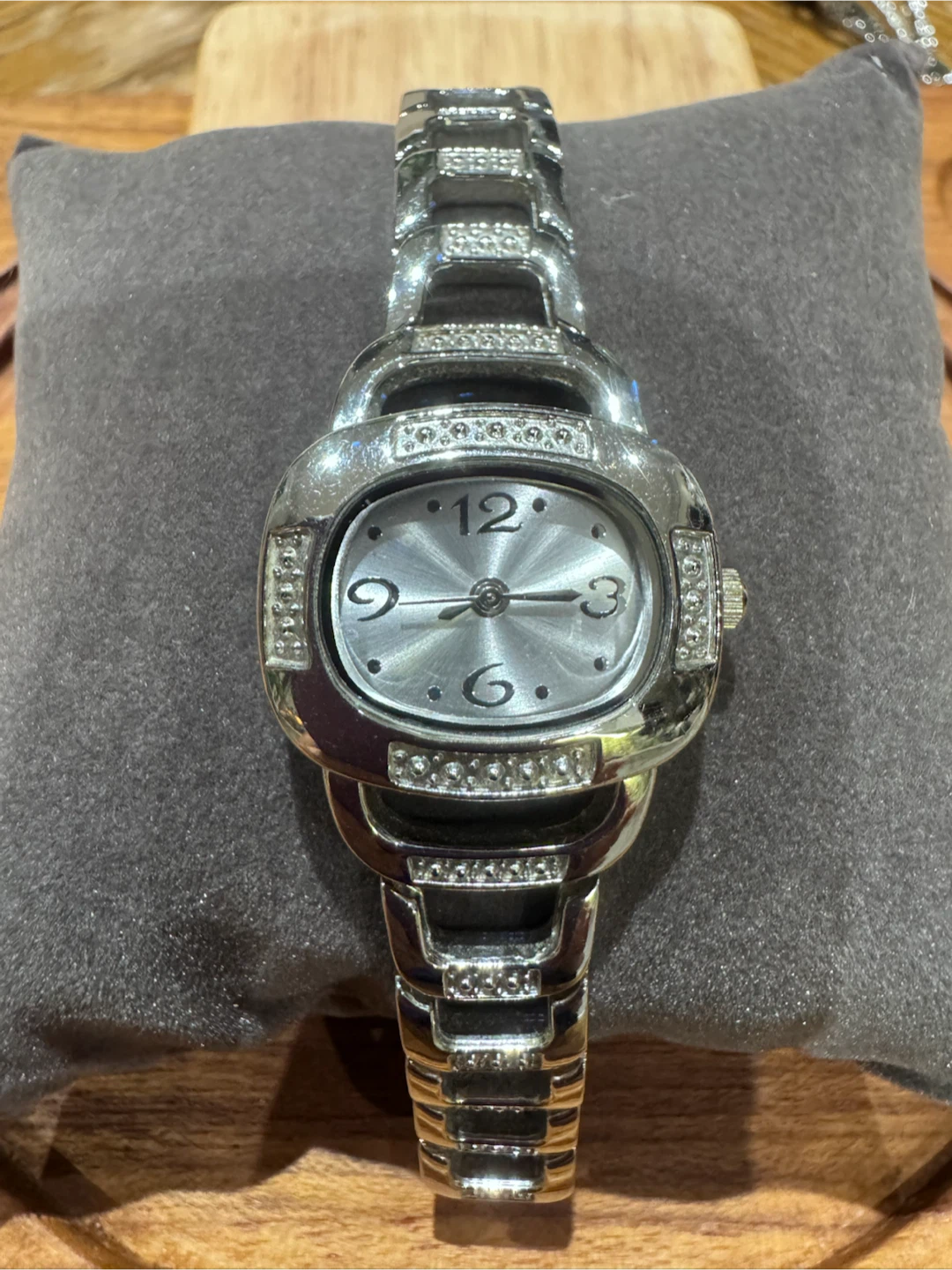 3 women’s fashion watches: 1 George, 1 Guess, and 1 No Name