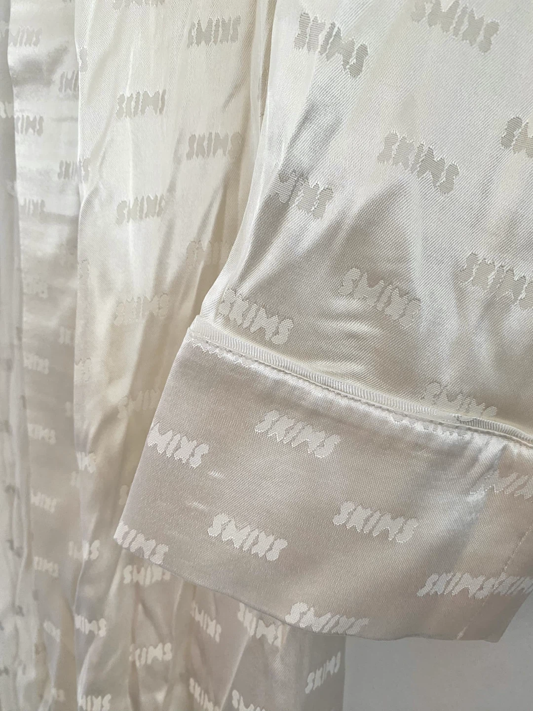 2 day sale! Rare! 4 pcs! SKIMS Robe Cami Bralette Shorts Wedding - photo 4