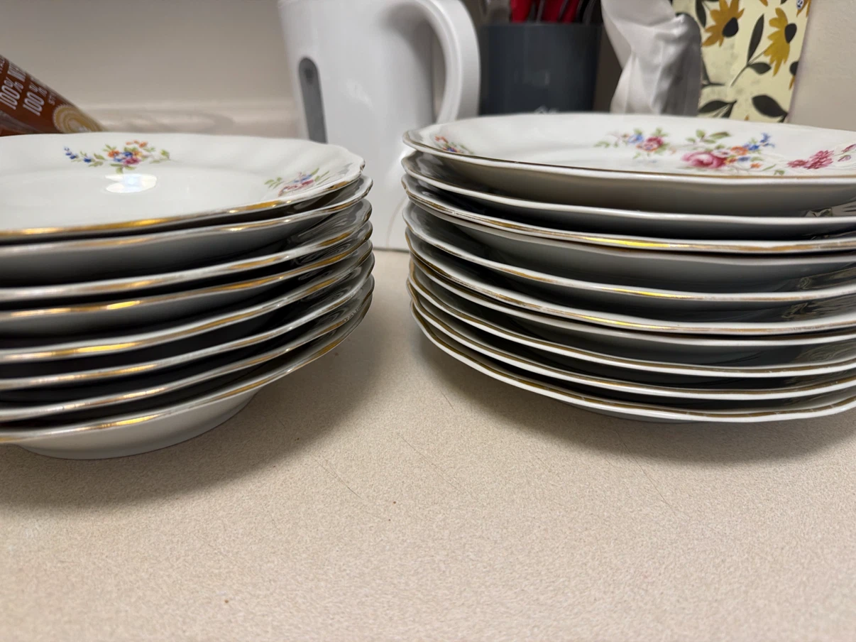 Set of Vintage Floral Plates with Gold Trim - photo 3