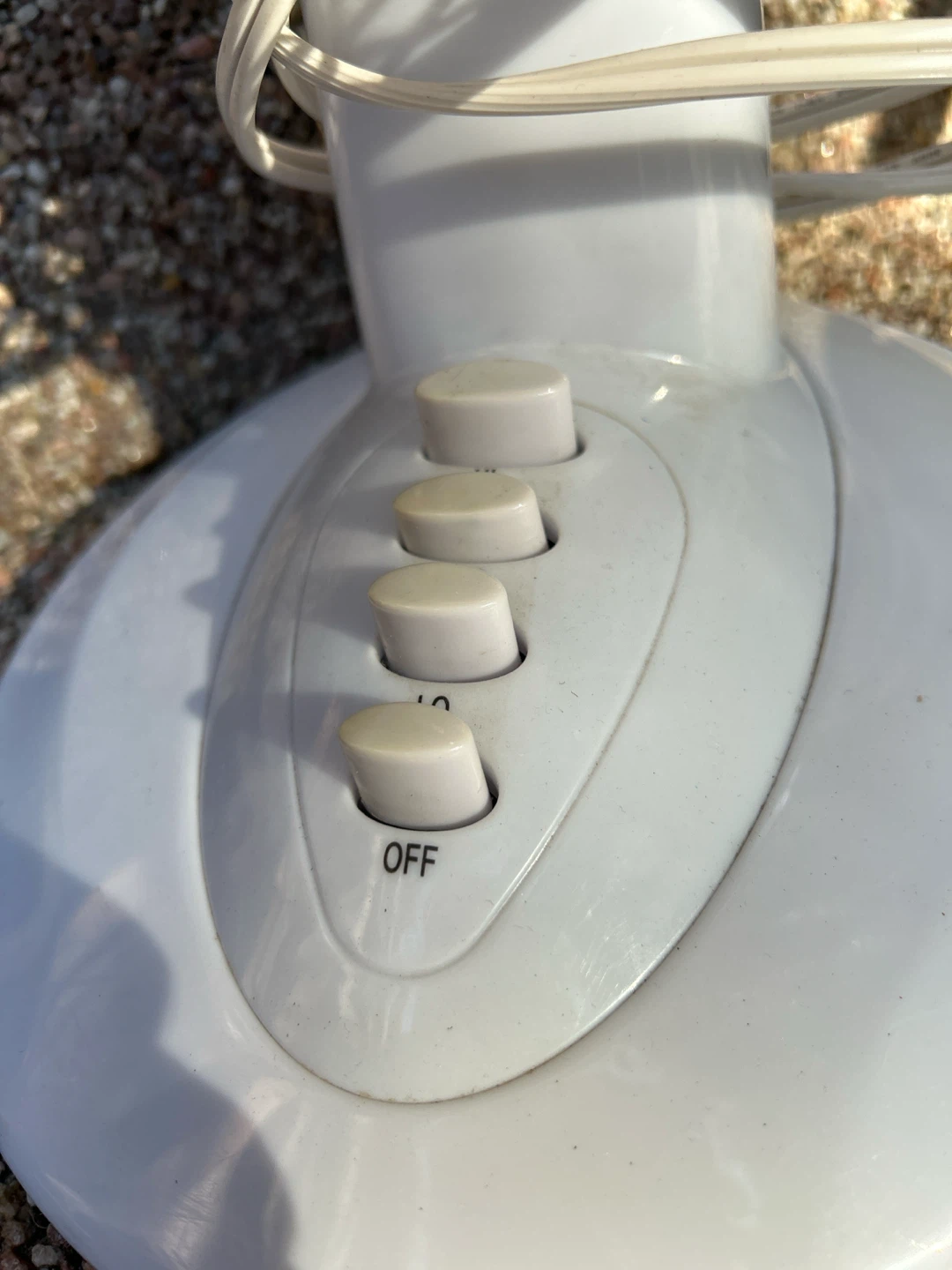 FREE. White Airworks Oscillating Desk Fan - photo 2