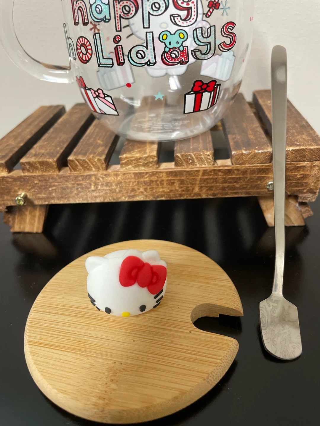 Hello Kitty Happy Holidays Glass Mug with Lid and Spoon - photo 3