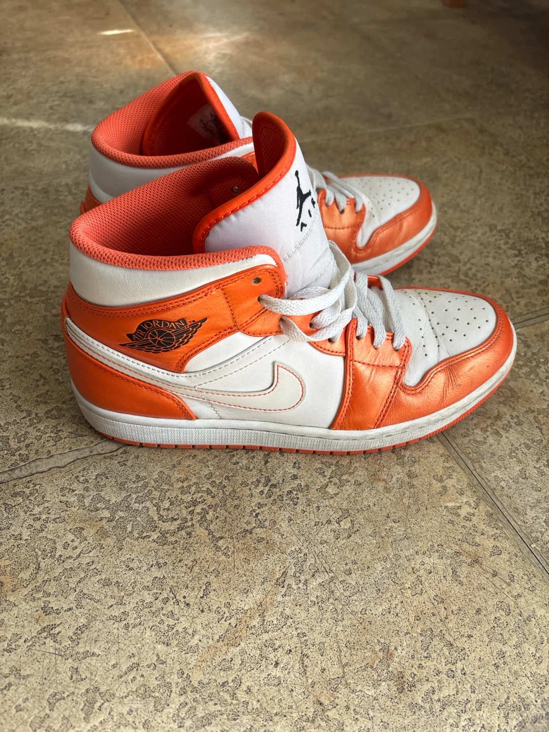 Jordan 1 Mid SE Orange White Sneakers size 8 - photo 2