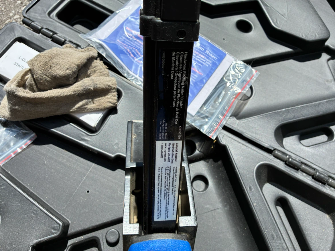 Campbell Hausfeld Hardwood Floor Nailer - photo 3