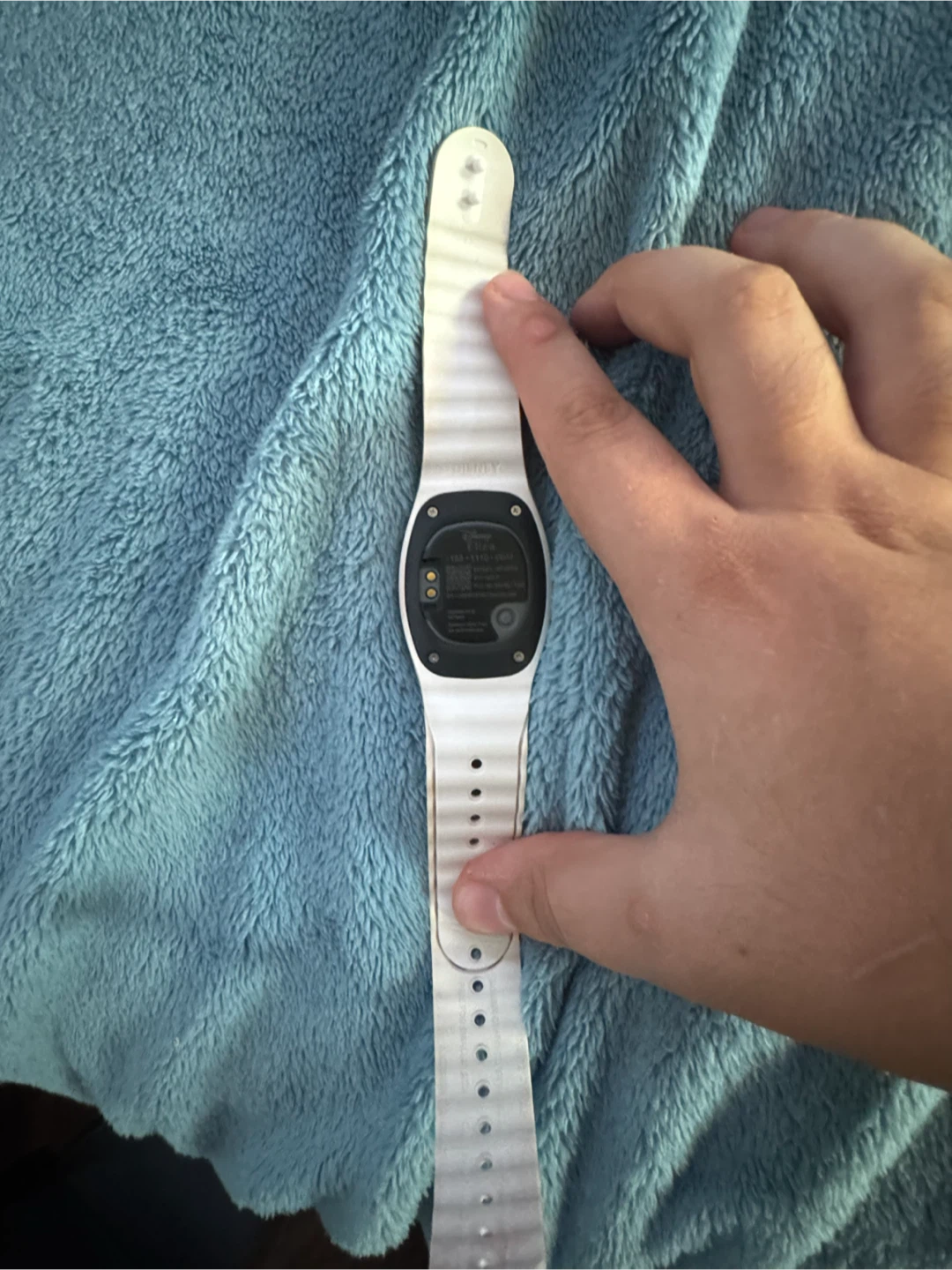 Oswald the Lucky Rabbit MagicBand – Very Good Condition - photo 3
