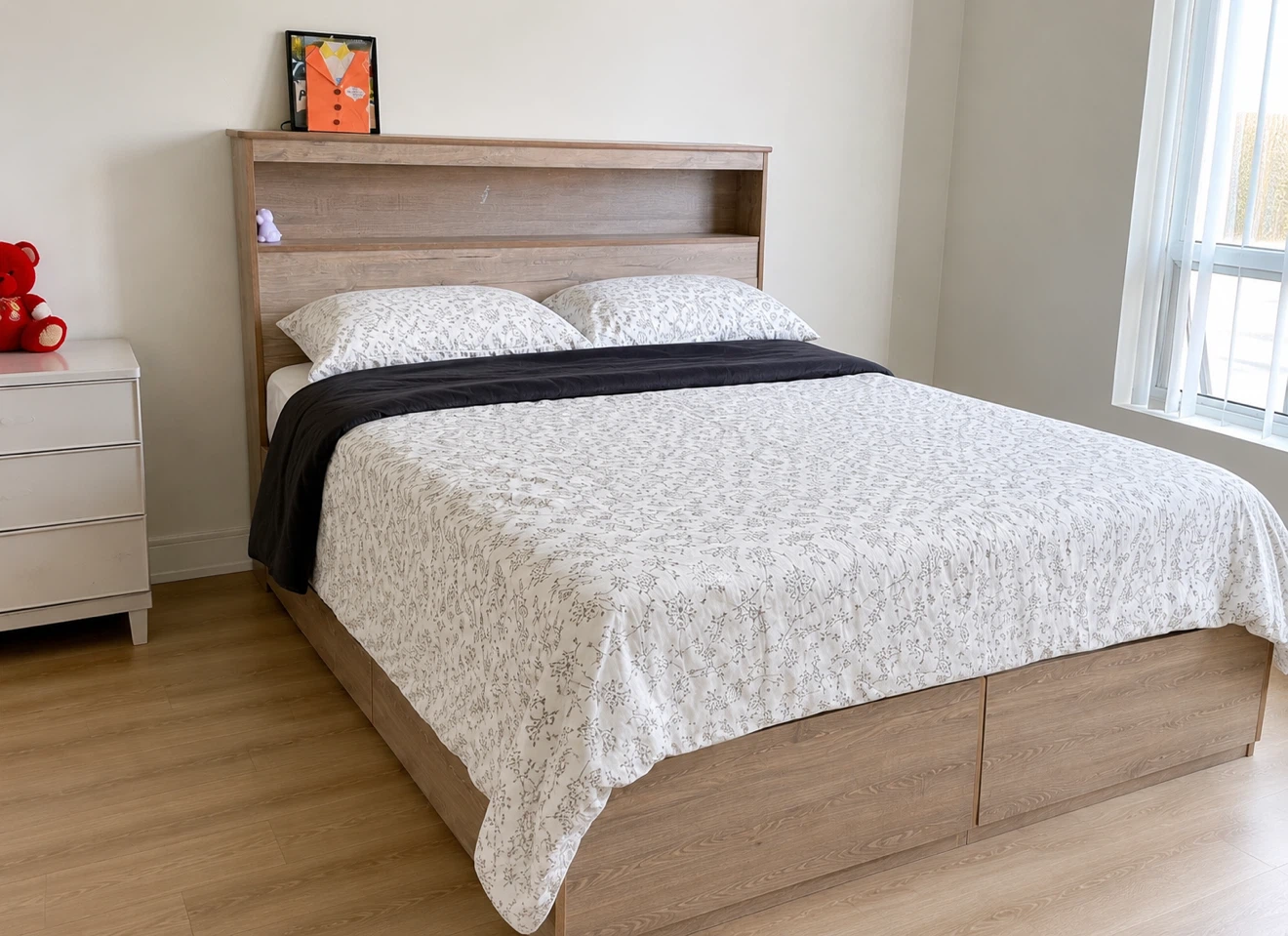 QUEEN BED (Available from Sep 18th )