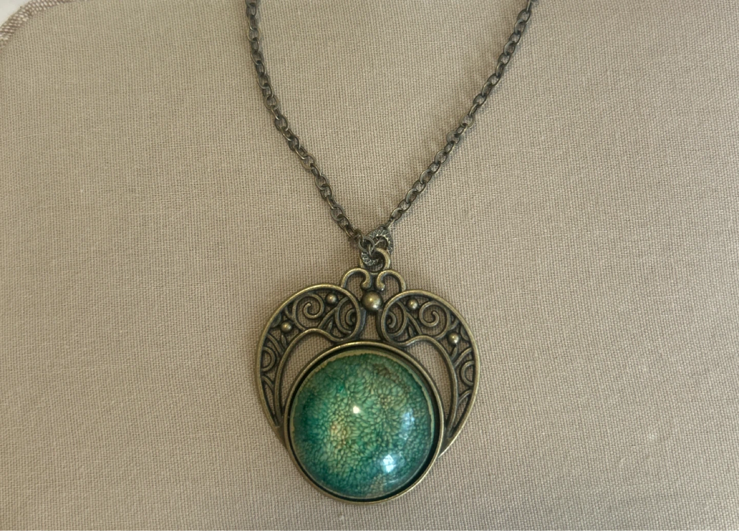 Antique-style pendant necklace with green cabochon