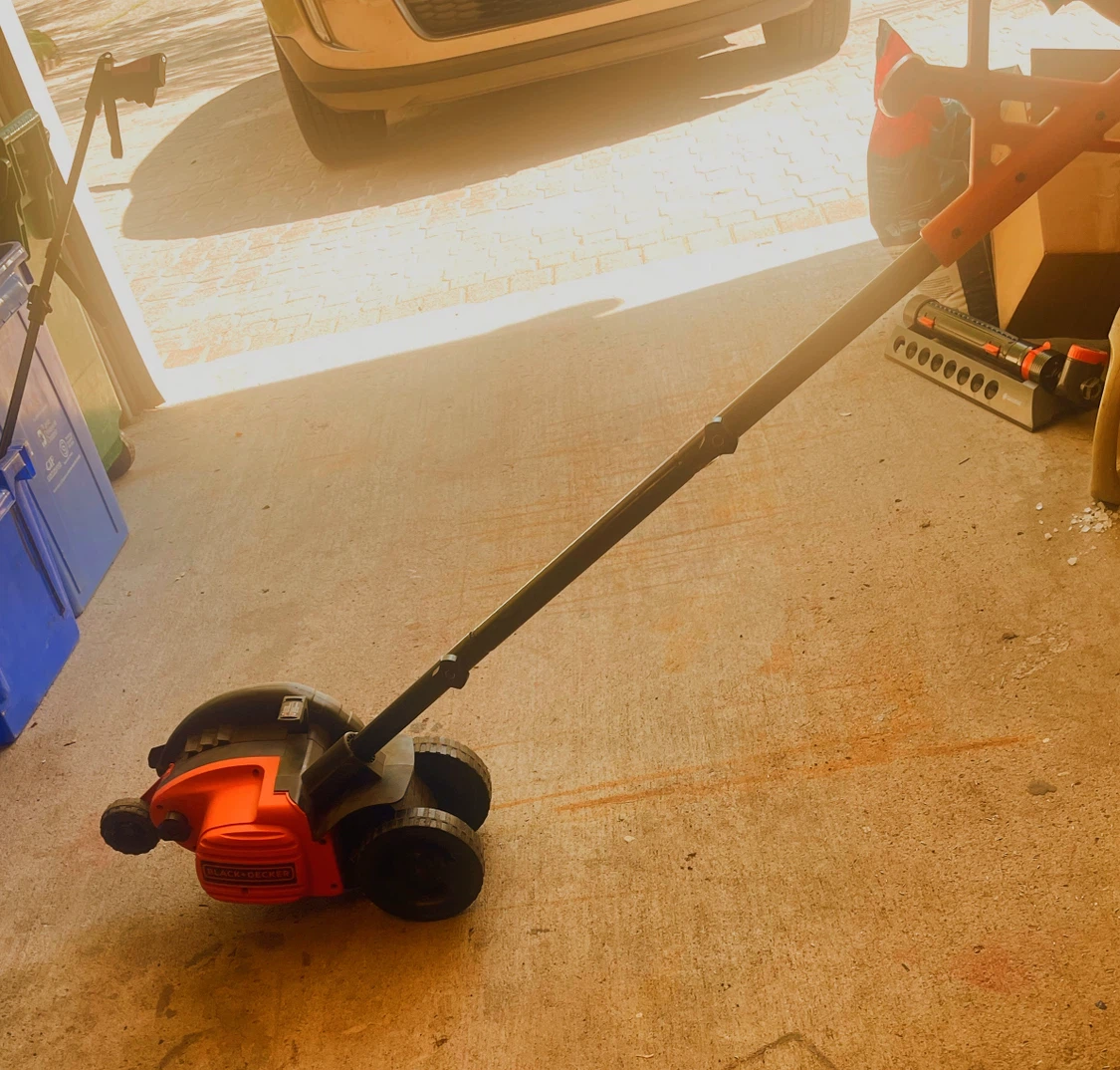 Black+Decker Electric Lawn Edger