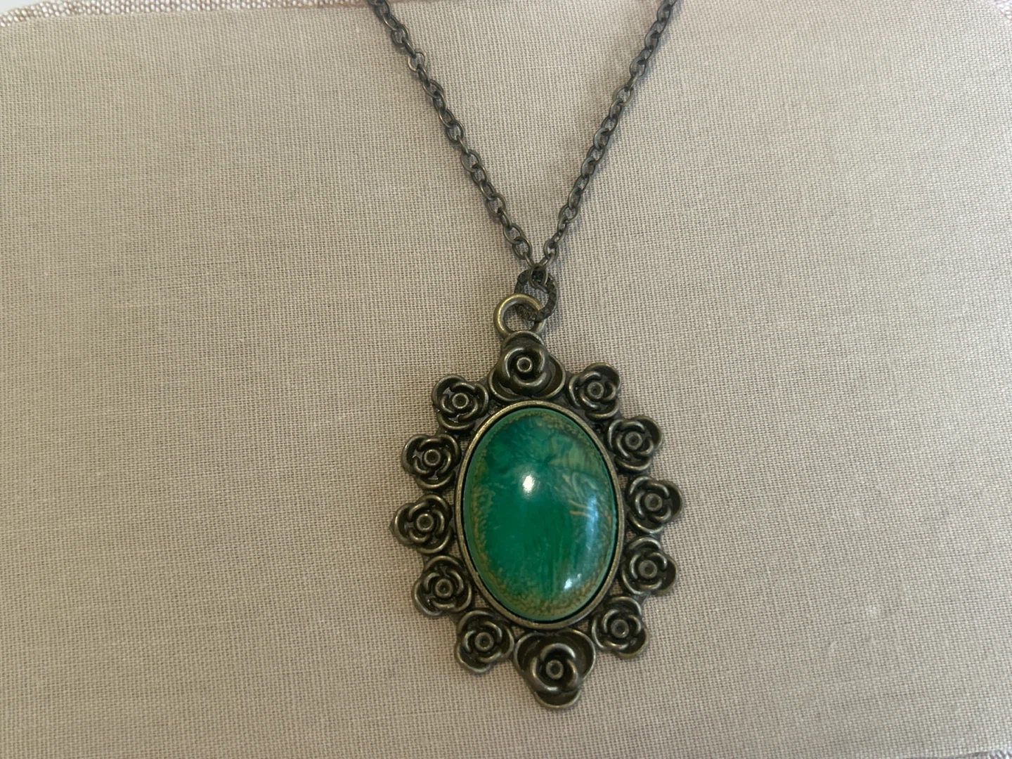 Vintage Oval Pendant Necklace with Green Stone