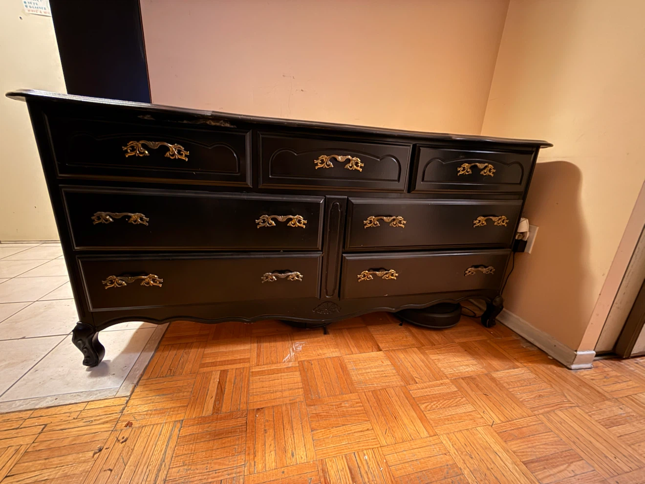 French Provincial Style 7-Drawer Dresser