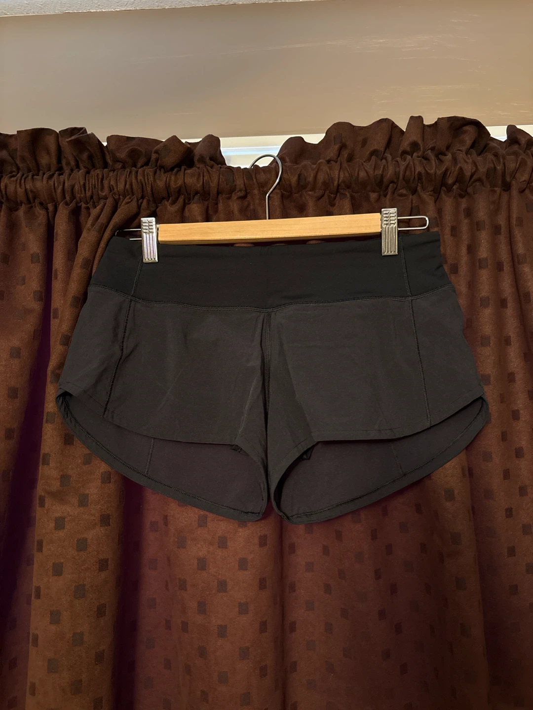 Lululemon Speed Up Low Rise 2.5” Black-Size 4 Regular