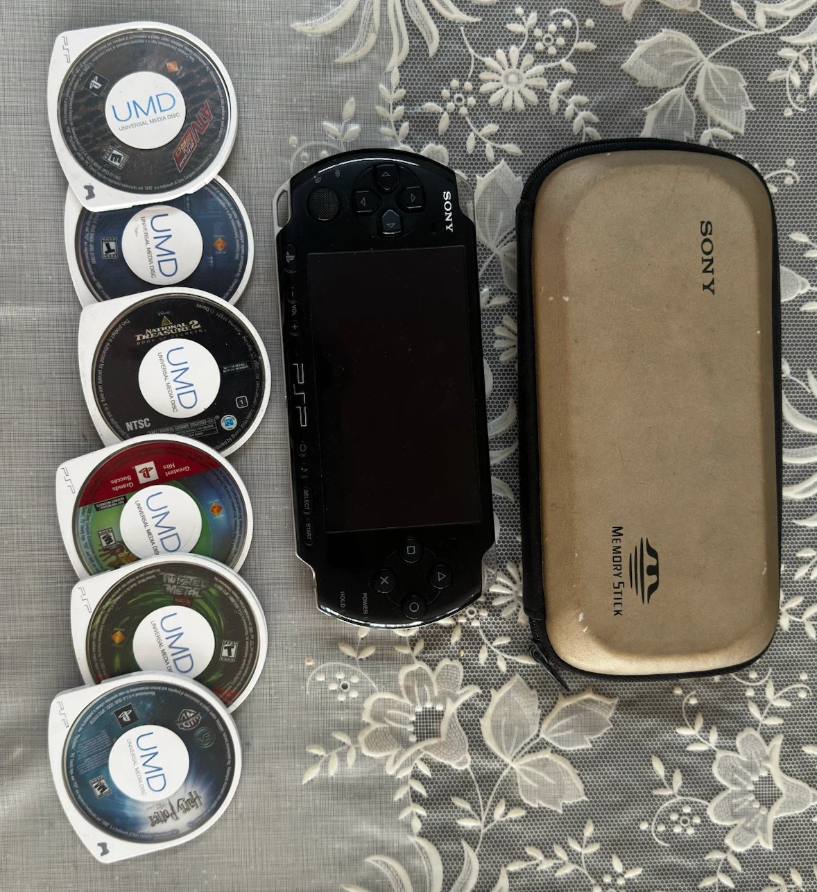 Sony PlayStation Portable (3004 Model) - photo 2