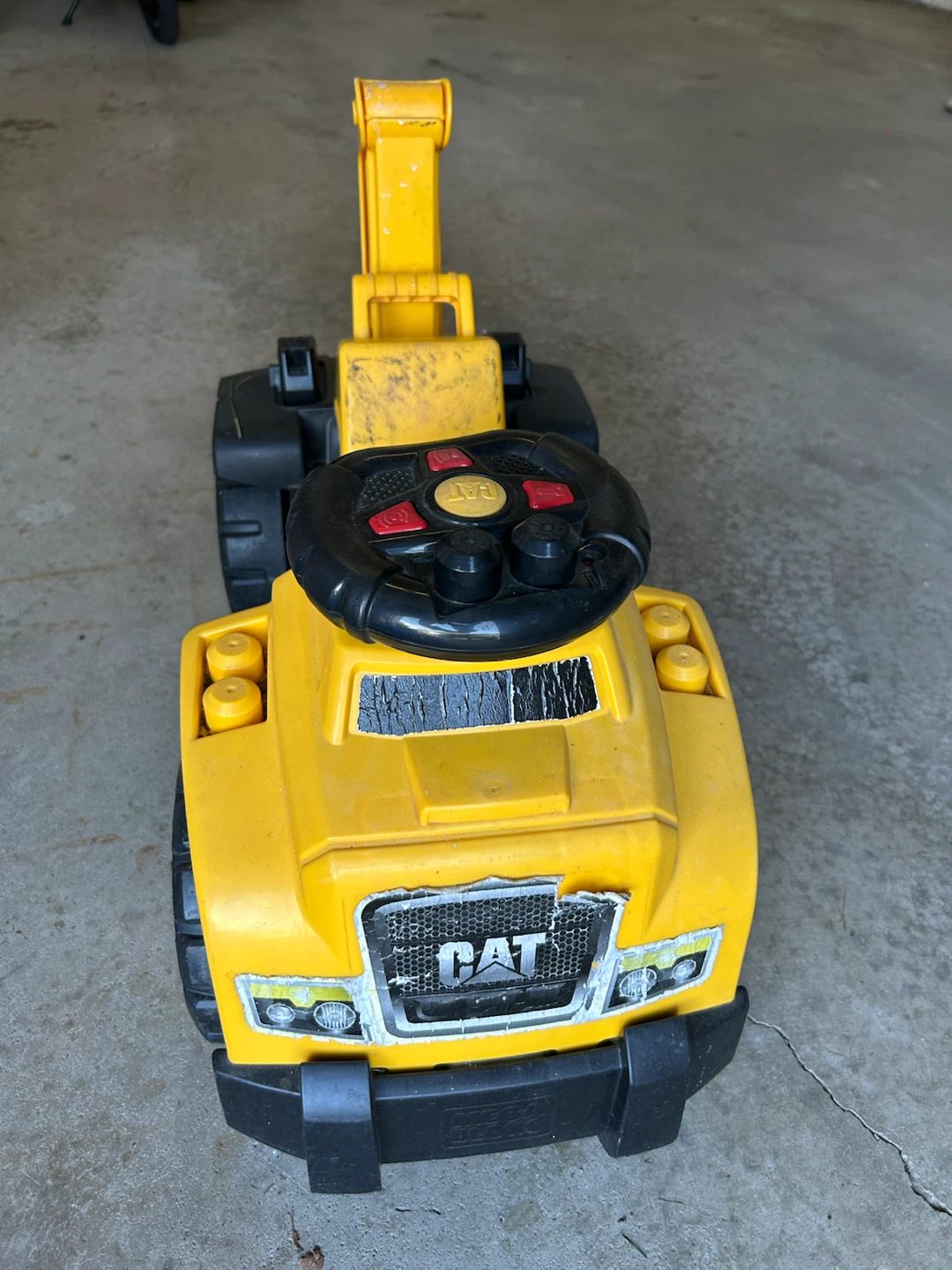 CAT Ride-On Excavator Toy - photo 2