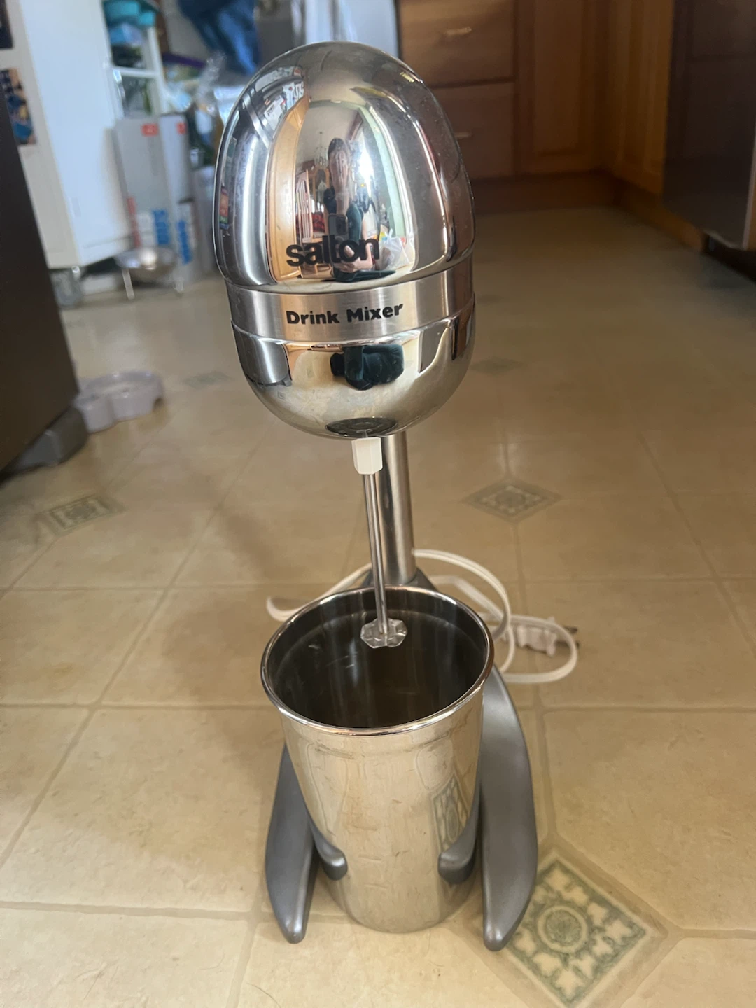 Drink mixer/milkshake maker