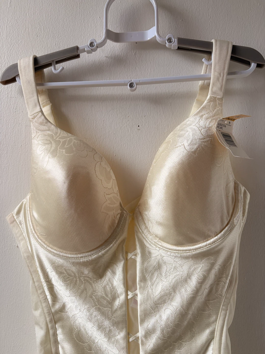 New Curvation Women's Smoothing Bodysuit Size 38C - photo 5