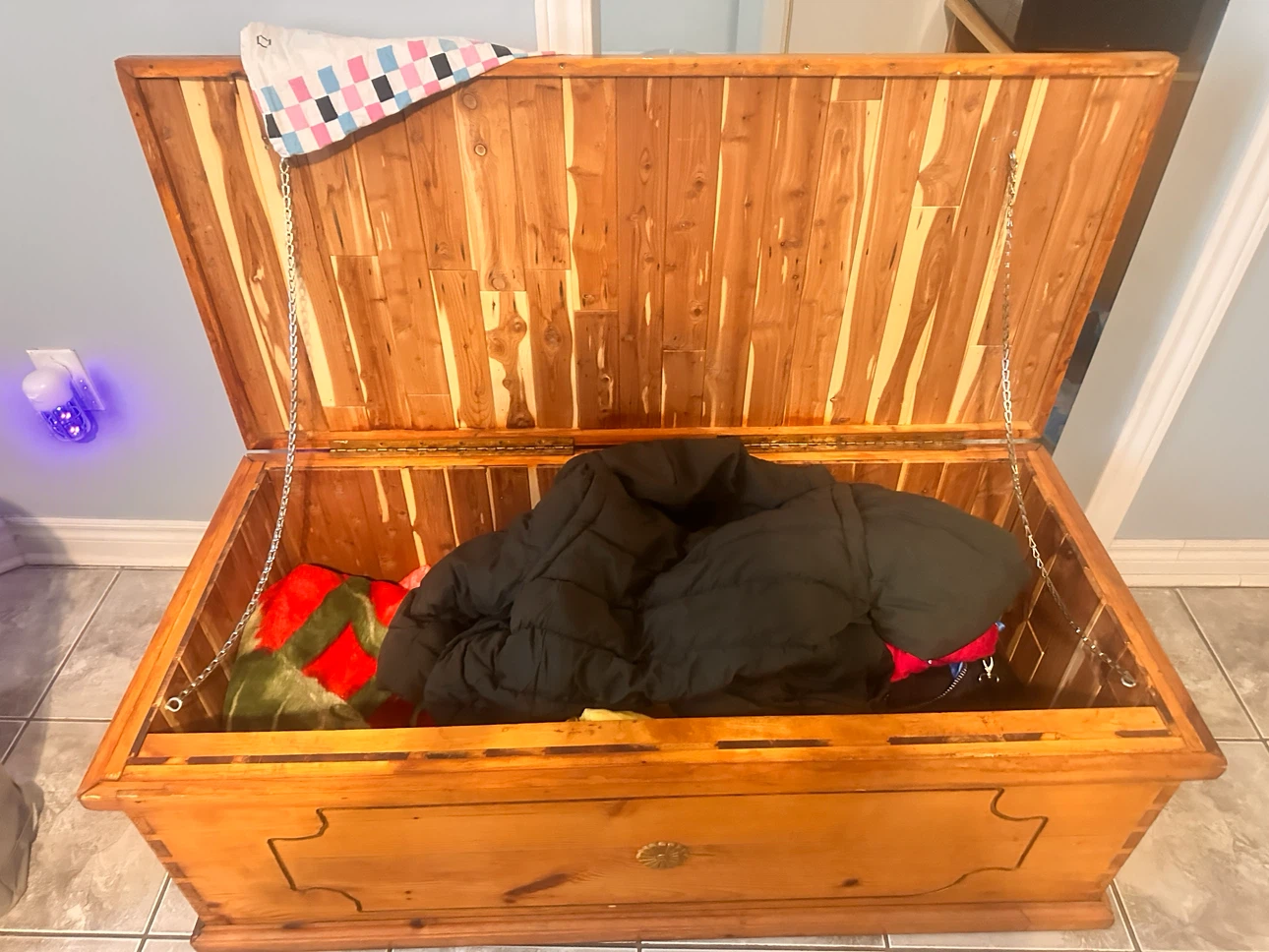 Wooden Cedar Chest Storage Trunk - photo 2