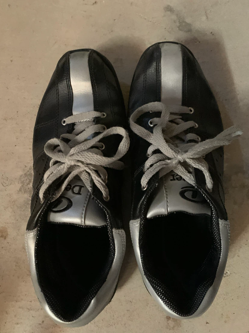 Dexter Bowling Shoes (size 9)