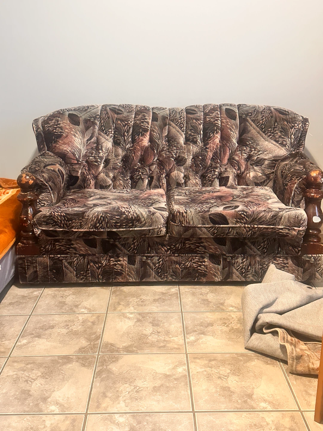 Vintage Loveseat - Patterned Fabric - photo 4
