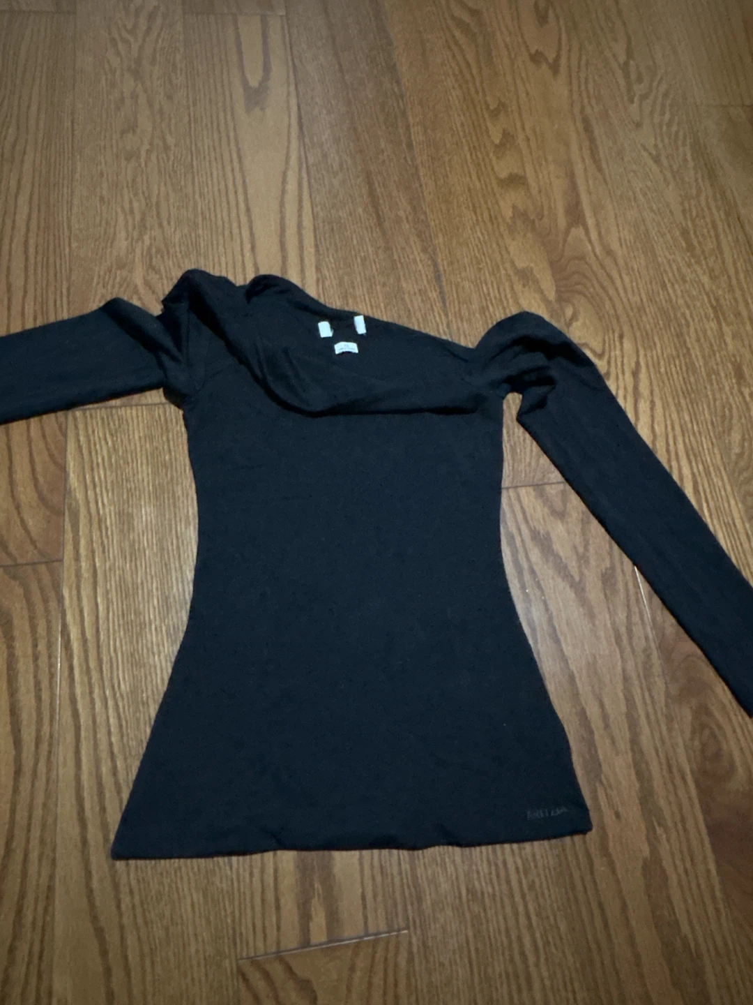 Aritzia Black One-Shoulder Top - photo 3