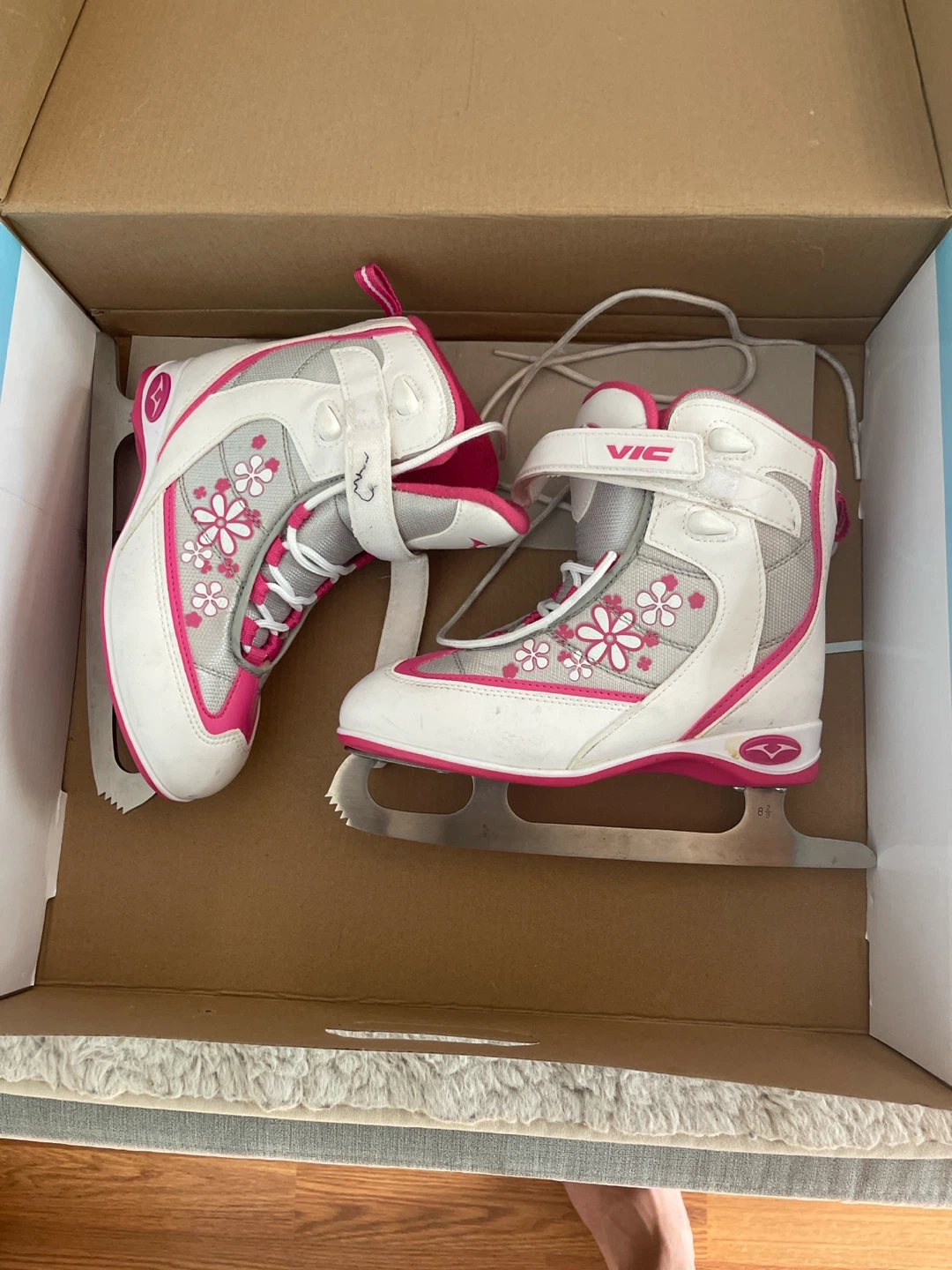 Figure Skates - Vic - Size 8.5